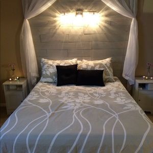 Crate&Barrel bedding